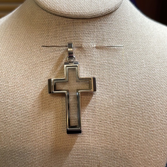 Origami Owl large Silver Cross locket LK1074 with Swarovski crystals - Picture 4 of 6